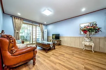 Kings Garden Pension 済州市 2*,  韓国